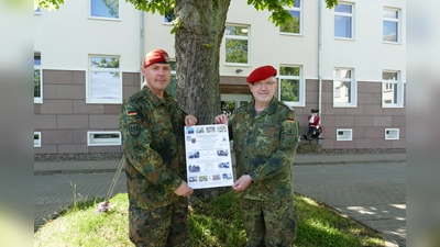 Oberstleutnant Stephan Meister (links) und Oberstabsfeldwebel Helmut Duntemann. (Foto: Bundeswehr)