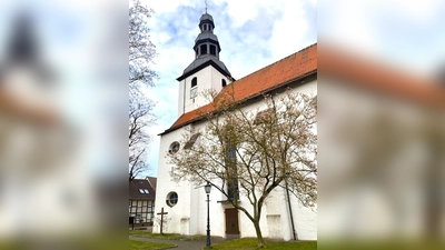 Kath. Pfarrkirche Beverungen (Foto: Pfarrei Heiligste Dreifaltigkeit)
