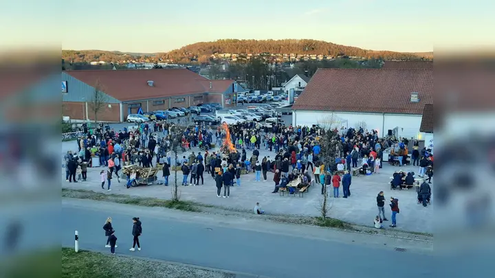 Osterfeuer auf dem Siedlerplatz. (Foto: Bürgerschützengilde Bad Driburg)