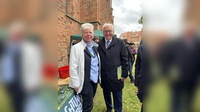 Dagmar Feldmann und Frank Walter Steinmeier in Tangermünde. (Foto: privat)