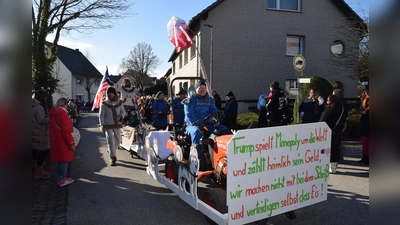 Bunt und närrisch: Haarbrück bringt seinen traditionellen Karnevalsumzug auf die Straße. (Foto: Marc Otto)