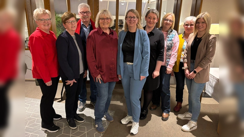 Der Vorstand des AWO-Ortsvereins Borgentreich, zusammen mit dem Präsidiumsvorsitzenden des AWO-Kreisverbandes Höxter Paul Arens (3.v.l). (Foto: AWO-Ortsverband Borgentreich 7 privat)