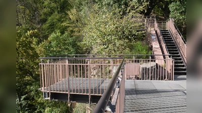 Spektakuläre Ausblicke und herrliche Natur kann man auf dem „Holzweg” und vom Weser-Skywalk bewundern-. (Foto: Barbara Siebrecht)