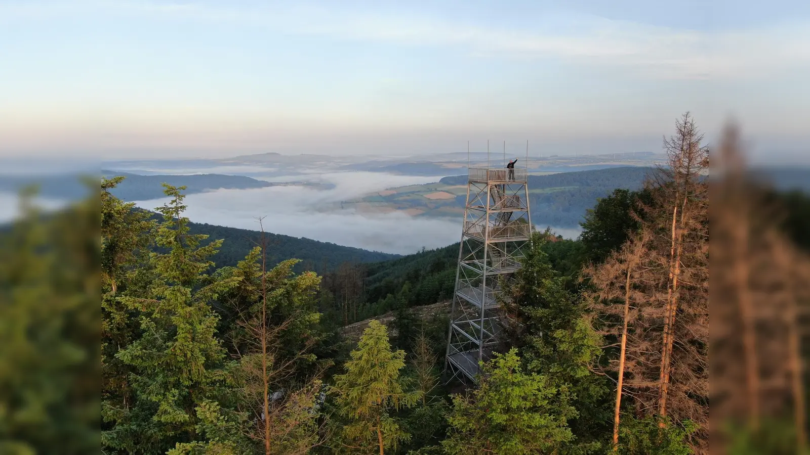 Mit seiner einzigartigen Stahl-Skelett-Bauweise und spektakulären Ausblicken repräsentiert der Bodoturm die Vielfalt und Attraktivität des Weserberglands. (Foto: SVR/_M.Sprödefeld)