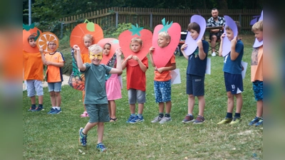 Die Vorschulgruppe erhielt für ihre Aufführung der „Raupe Nimmersatt” viel Applaus. (Foto: Stefan Bönning)