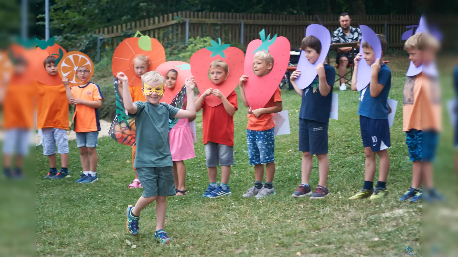 Die Vorschulgruppe erhielt für ihre Aufführung der „Raupe Nimmersatt” viel Applaus. (Foto: Stefan Bönning)