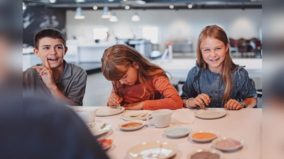 Beim Workshop fertigen Kinder eigene Kunstwerke. (Foto: Claudia Warneke)