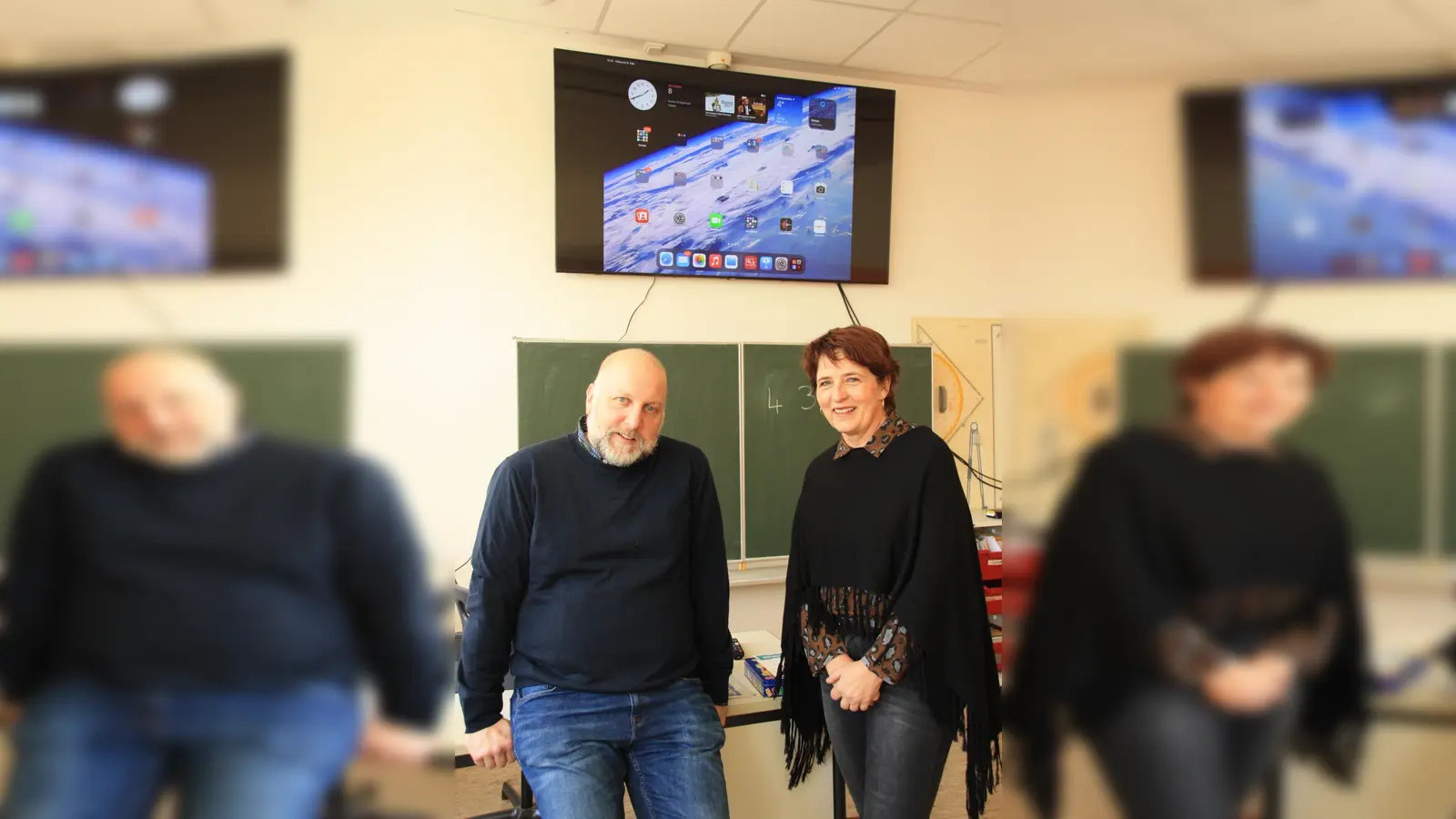 Referent Stefan Knapp und Schulleiterin Martina Boye-Griesel (Foto: HGS)