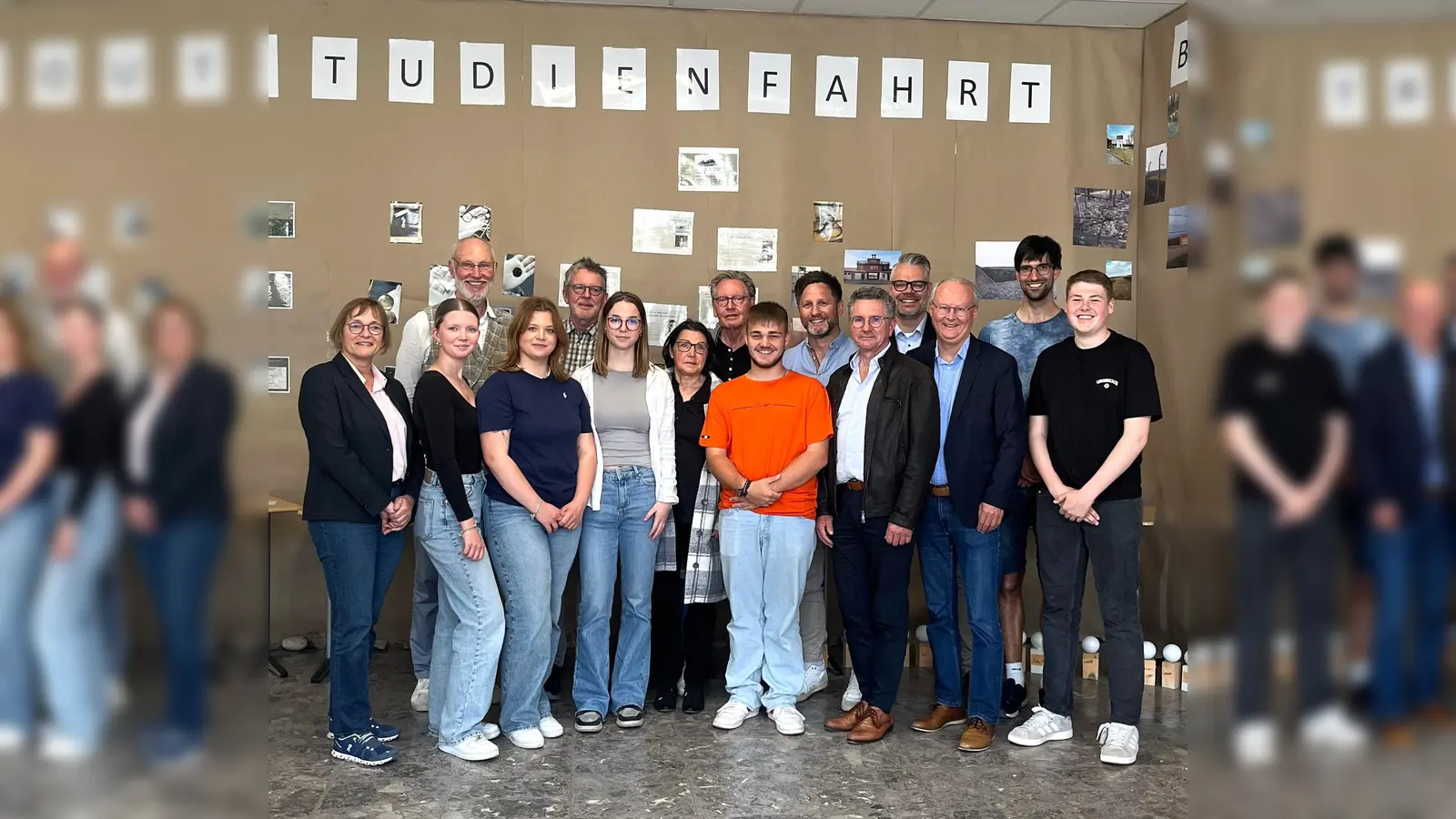 Die Macher und Ehrengäste der Buchenwaldausstellung  (Foto: Sekundarschule Beverungen)