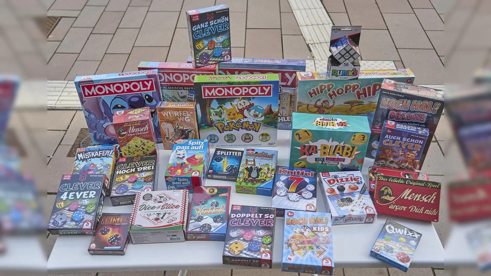 Getreu dem Motto des Würfelturmfestes werden Würfelspiele im Wert von über 500 Euro unter den Besuchern verlost. (Foto: Stefan Bönning)