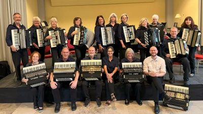 Das Akkordeon Orchester Kassel e. V. mit Monika Sude (obere Reihe 5. von links). (Foto: Akkordeon Orchester Kassel e. V.)