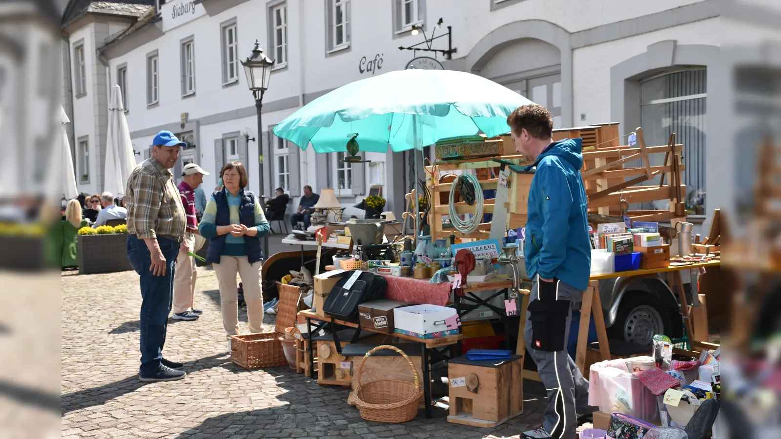 Flohmarktstände beim Markt-Festival (Foto: Barbara Siebrecht)