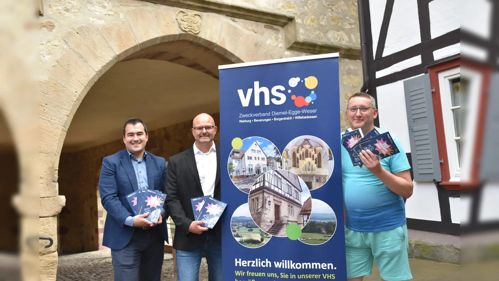 Zum Mitmachen laden ein: VHS-Leiter Dr. Alexander Akel der stellv. VHS-Leiter Ulrich Wille und der neue Leiter der VHS-Nebenstelle Borgentreich, Dr. Vasilii Musatov. (Foto: Barbara Siebrecht)