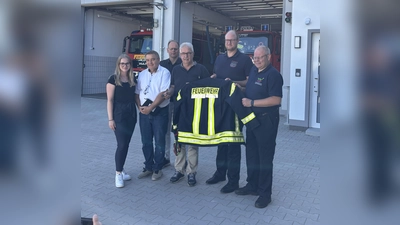 V.l.: Jennifer Schrader, Markus Blaschek, Carsten Gutschank, Bürgermeister Norbert Hofnagel, Matthias Müller, Jochen Behler. (Foto: privat)