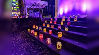 Es leuchtet nicht nur auf den Stufen der Nicolaikirche (Foto: Werbegemenschaft)