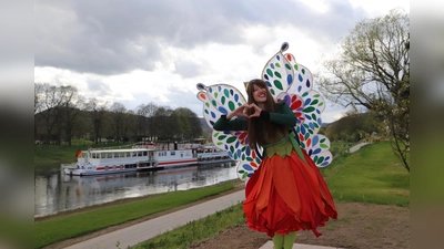 Holli liebt den Shuttleservice mit dem Dampfer. (Foto: LGS Höxter)