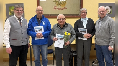 Die Vorsitzenden Karl-Heinz Bickmeier (links) und Wilfried Sobireg (rechts) mit den geehrten Mitgliedern (v.l.) Thomas Schmid-Leißler, Herbert Willner und Sigrid Meyer. (Foto: Concordia Meinbrexen / privat)
