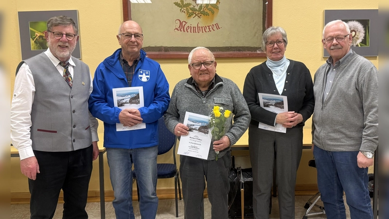 Die Vorsitzenden Karl-Heinz Bickmeier (links) und Wilfried Sobireg (rechts) mit den geehrten Mitgliedern (v.l.) Thomas Schmid-Leißler, Herbert Willner und Sigrid Meyer. (Foto: Concordia Meinbrexen / privat)