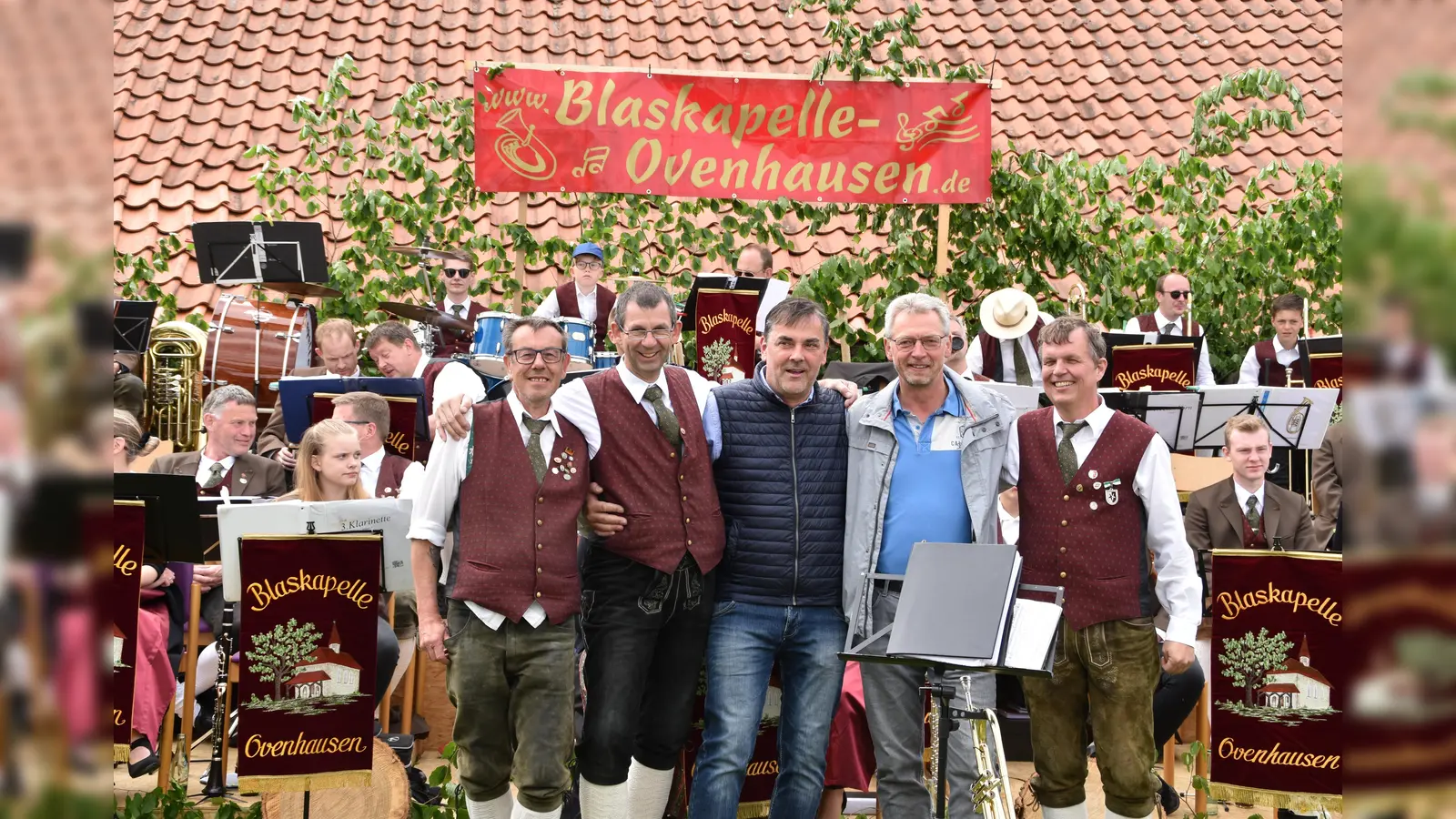 Seit 40 Jahren in der Blaskapelle Ovenhausen (v.l.): Thomas Dietrich, Rainer Wöstefeld, Ansgar Engel, Jürgen Todt und Rainer Kirchhoff. (Foto: privat)
