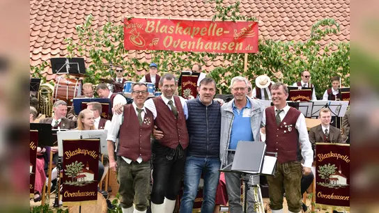 Seit 40 Jahren in der Blaskapelle Ovenhausen (v.l.): Thomas Dietrich, Rainer Wöstefeld, Ansgar Engel, Jürgen Todt und Rainer Kirchhoff. (Foto: privat)