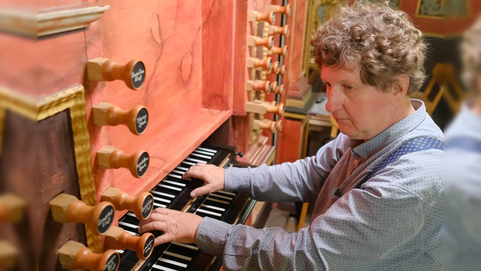 Egbert Schoenmaker aus Emlichheim ist spezialisiert auf den Umgang mit historischen Orgeln.  (Foto: c Egbert Schoenmaker)
