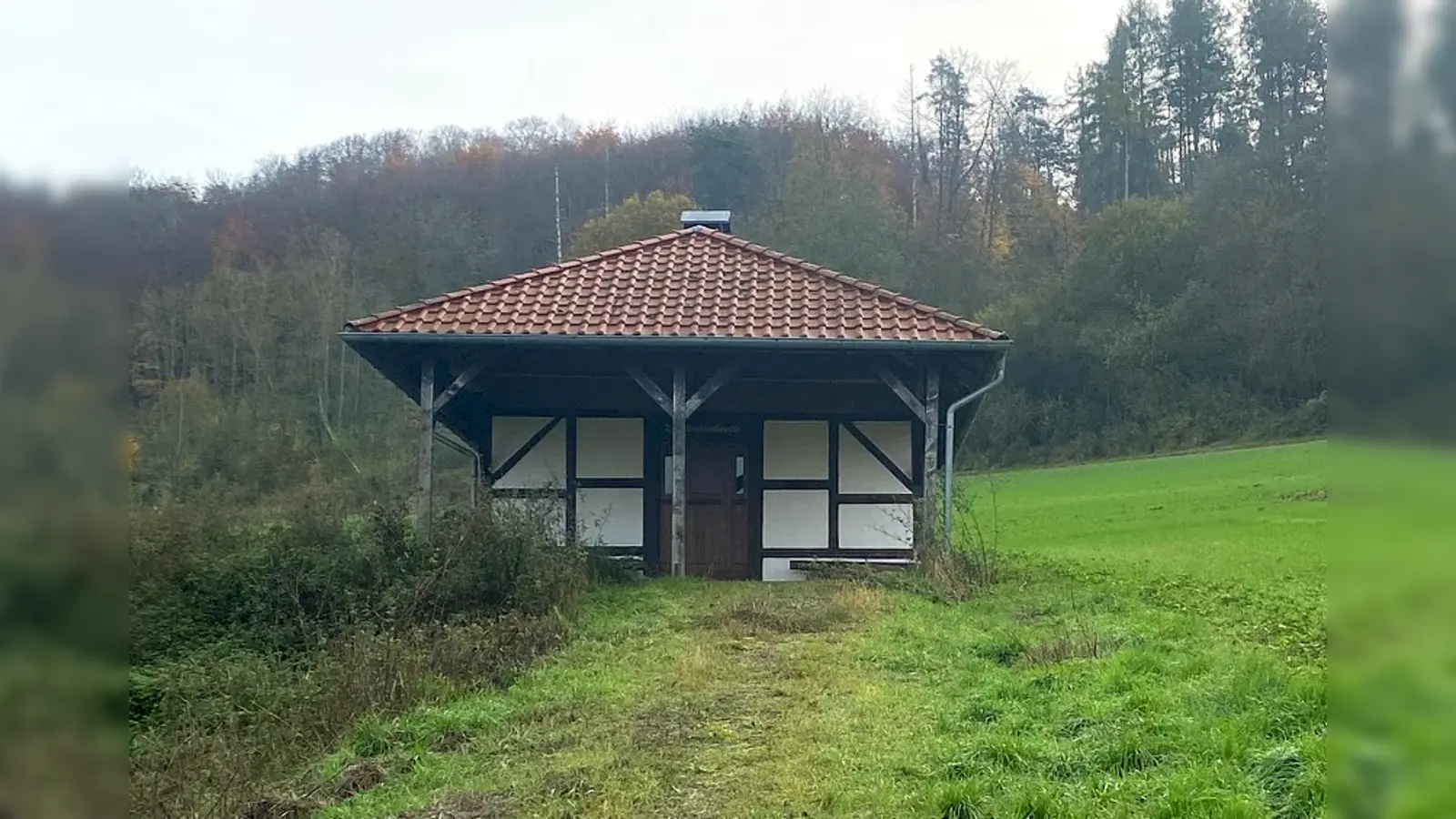 Die Dreifaltigkeitskapelle in Amelunxen (Foto: Ursula Bußmann)