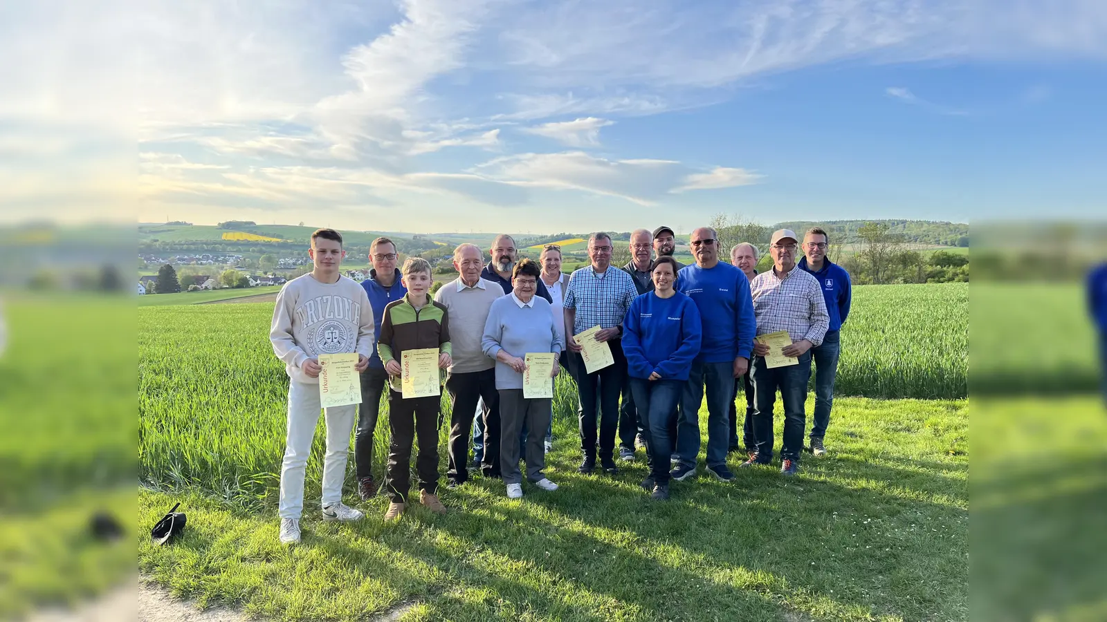 V.l.: Finn Knipping, Hermann Vauth, Marlon Walter, Herbert Heidemann, Ralf Hanke, Erika Heidemann, Marion Wittrock, Jürgen Vauth, Jörg Suermann, Michaela Triulcio, Benedikt Sievers, Ewald Hanke, Michael Menne, Hans-Josef Sievers, Michael Vauth. (Foto: privat)