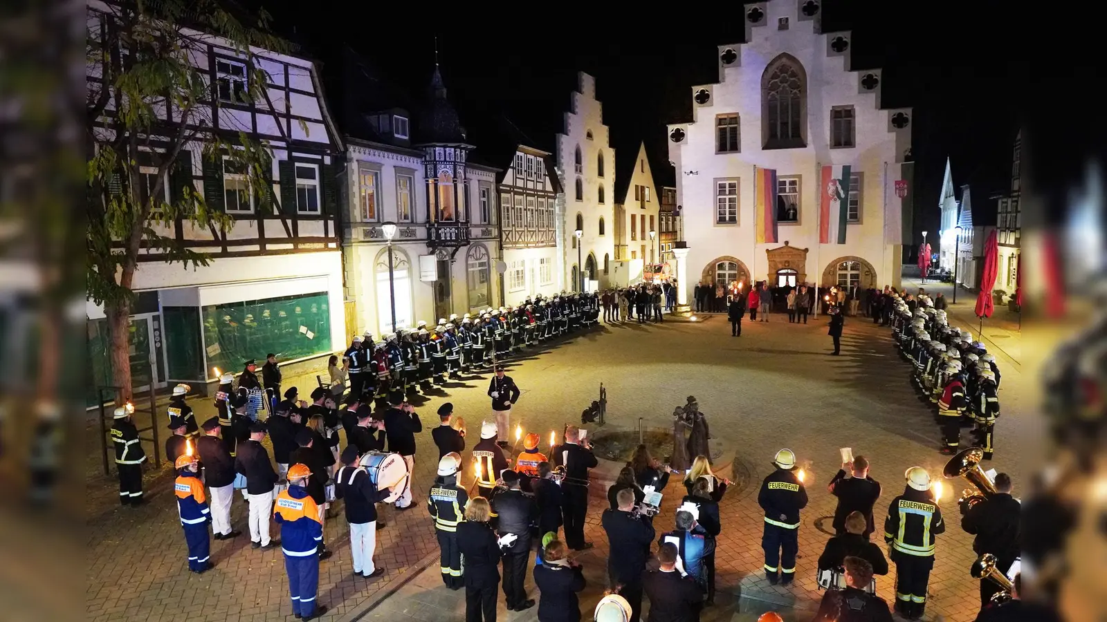 Beide Ausscheidenden unterstützten die Arbeit der Feuerwehrleute. (Foto: Stadt Brakel)