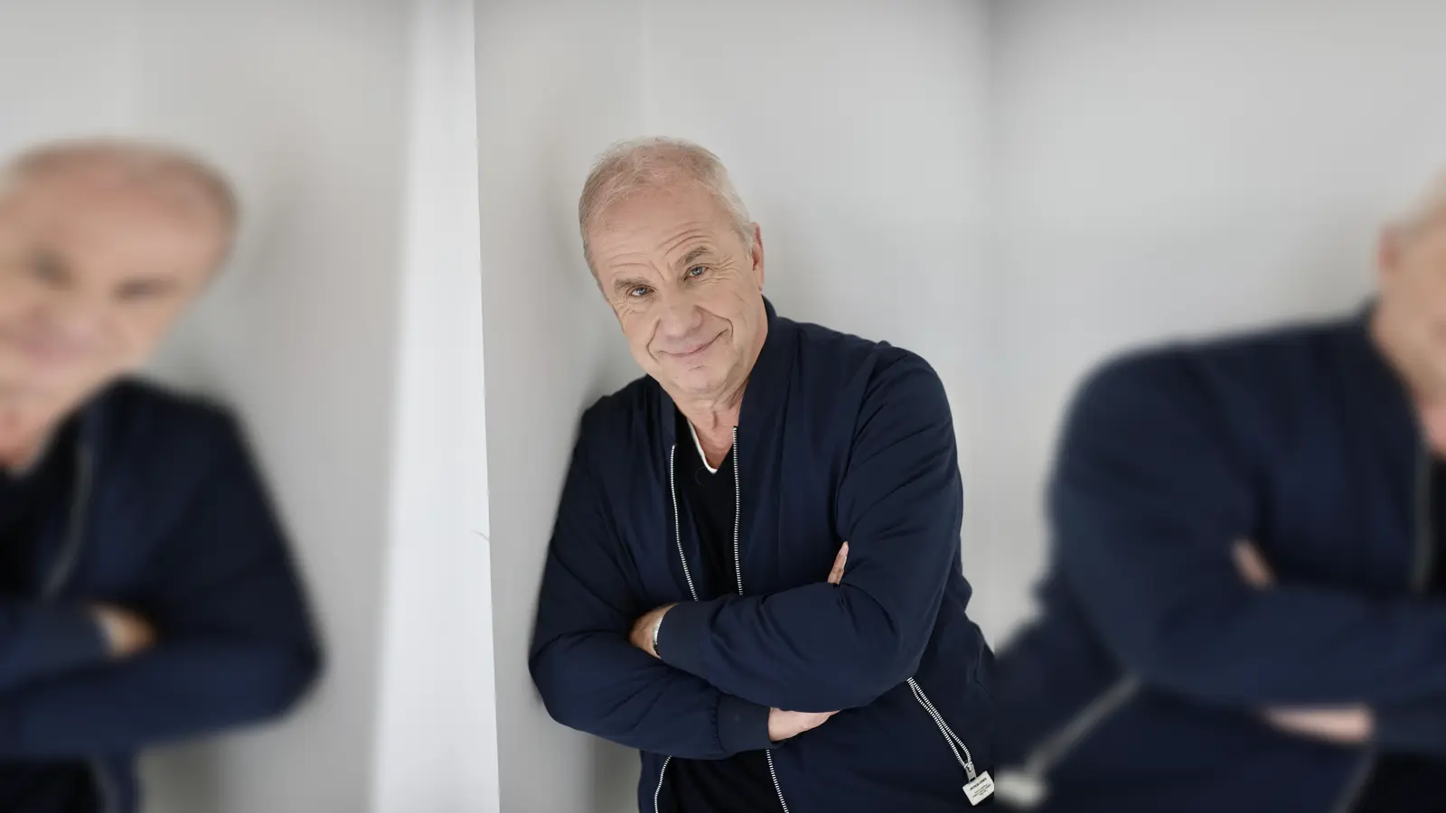 Gibt Einblicke in sein Leben: Hubertus Meyer-Burckhardt sammelte seit seiner Jugend in einem Notizbuch inspirierende und motivierende Gedanken – dabei herausgekommen ist sein neuer Bestseller mit „90 Zitaten, die mich immer wieder begeistern“. (Foto: Sebastian Fuchs)