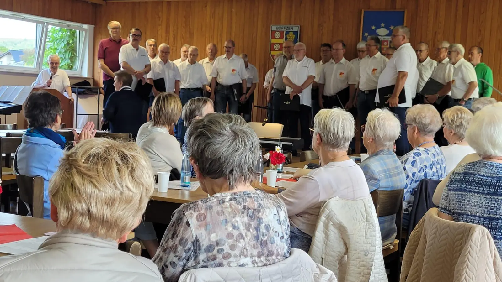 Schlagerrevue in Boffzen. (Foto: privat)