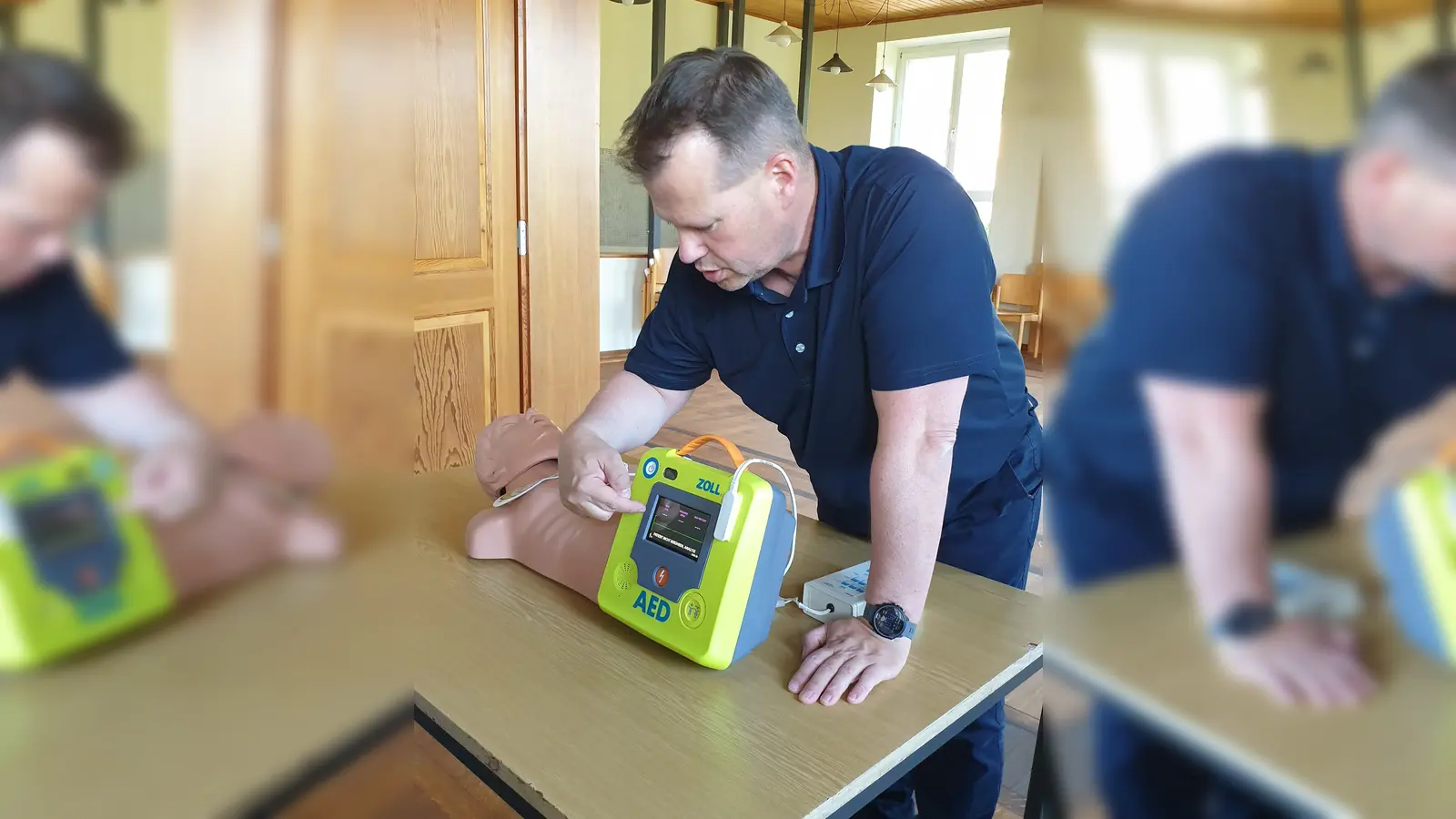 Thomas Müller-Baumgartner erklärt das Gerät. (Foto: privat)
