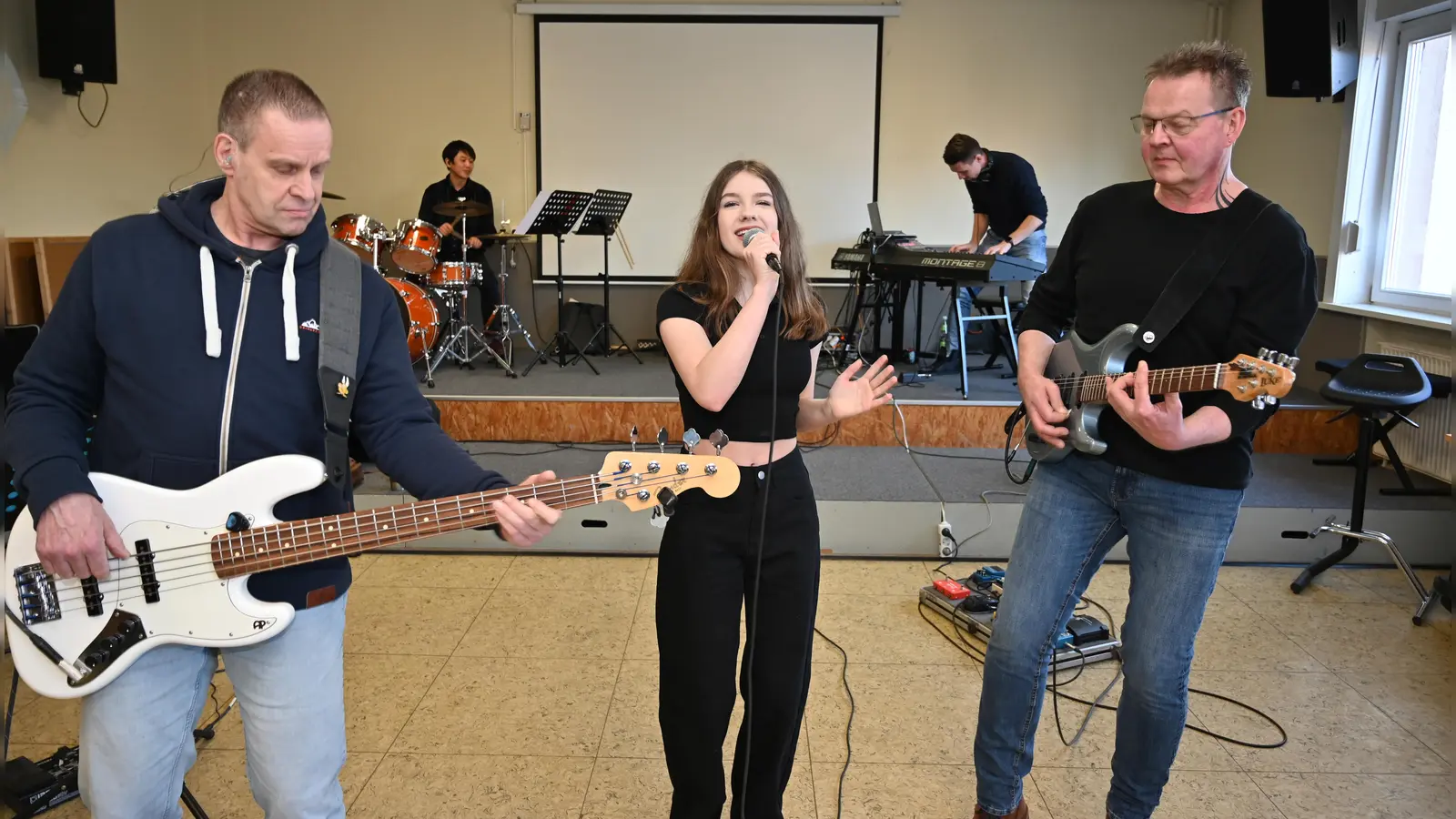 Alicja Schmidt bei der Band-Probe zum Finale mit Andreas Piper, Yong Yon Hwang, Patrick Hörle und Dankward Pillmann. (Foto: Alexander Käberich)