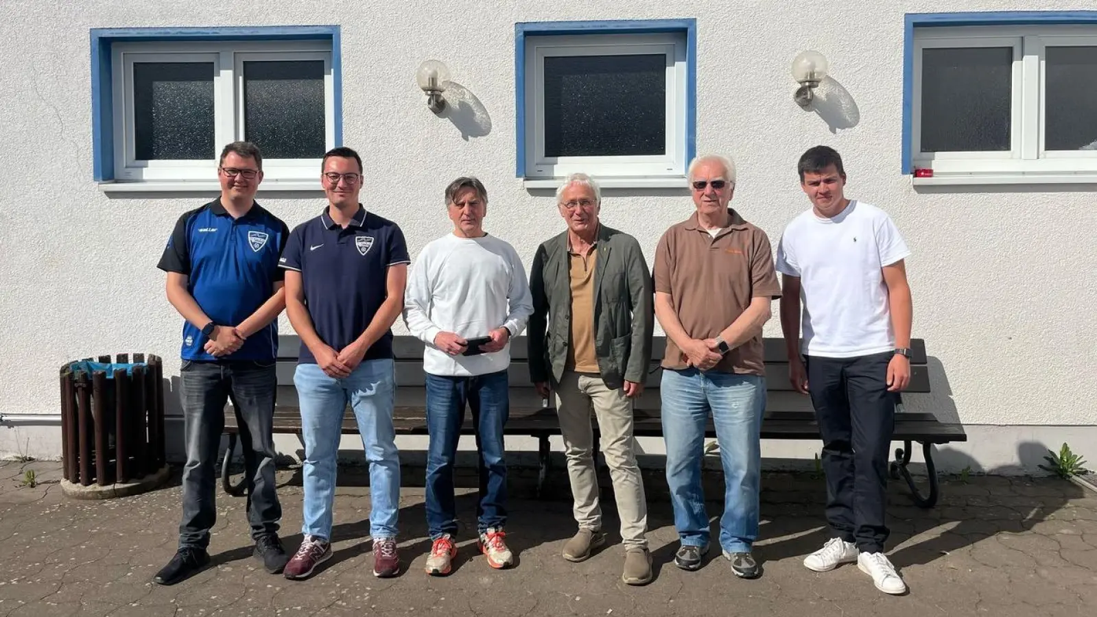 Der neue Vorstand des FC Blau Weiß Weser. (Foto: FC Blau-Weiß Weser)
