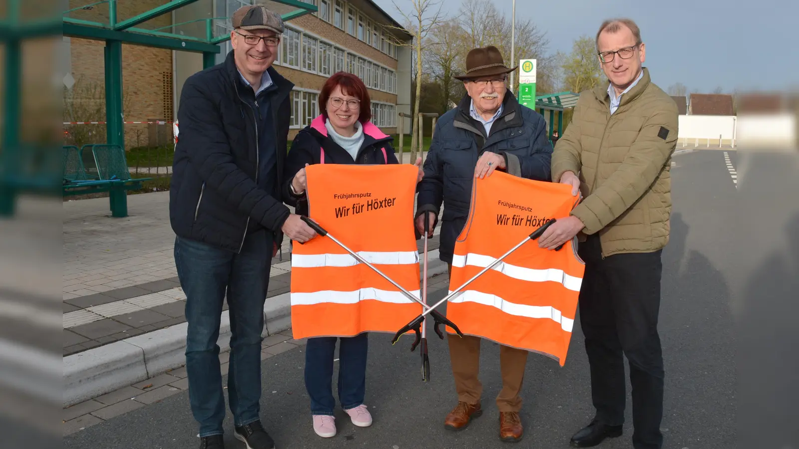 Rufen auf zum gemeinsamen Aufräumen (v.l.): Ralf Dohmann, Ulrike Krekeler (HVV), Jürgen Lessing (HVV) sowie Frank Zimmermann (Schützengilde). (Foto: Simone Kube)