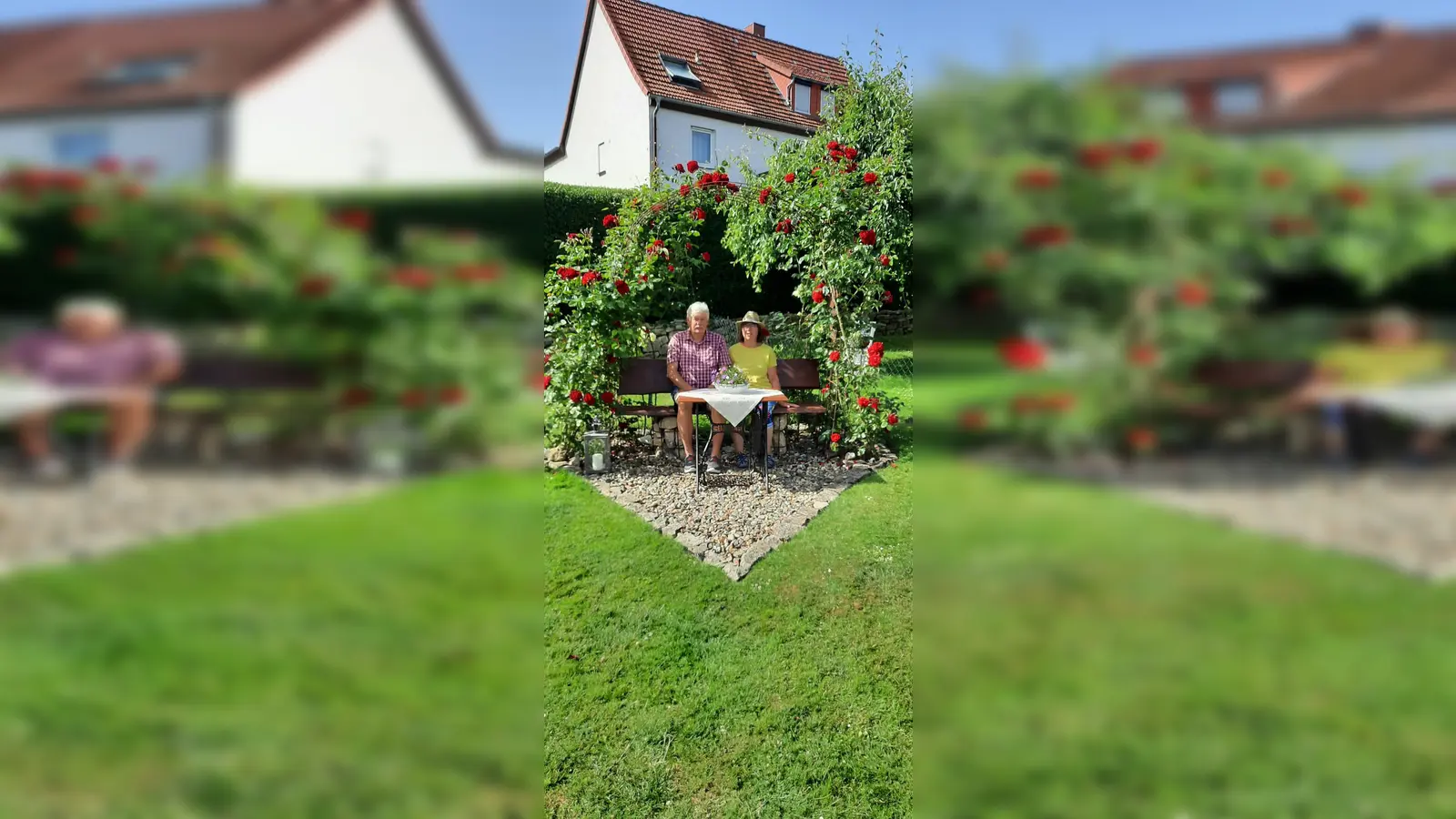 Die glücklichen Gartenbesitzer in ihrem Paradies. (Foto: privat)