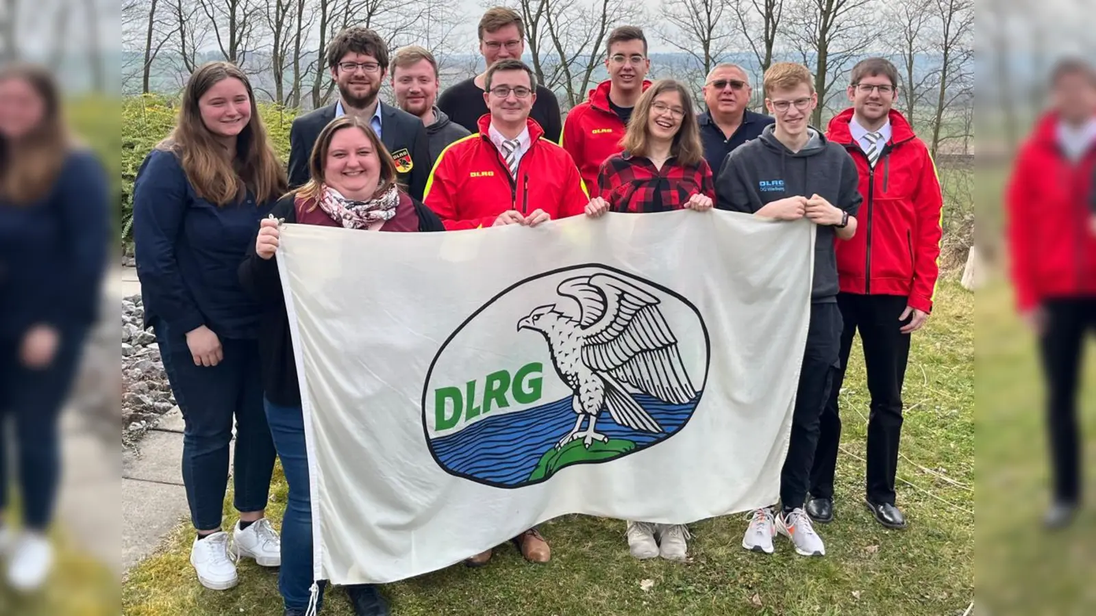 Der alte und neue Vorstand der DLRG-Ortsgruppe Warburg (v.l.): Lea-Marie Rosanka, Lena Michels, Patrik Flügel, Leon Gertel, Niklas Kluge, Udo Nolte, Luca Wieners, Karin König, Wilhelm König, Thaddäus Sander und Dominik Flügel.  (Foto: DLRG-Ortsgruppe Warburg / privat)