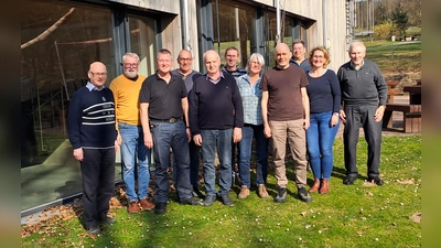 V.l.: Wolfgang Kohlmeier (Hehlen), Rolf Hesse (Neuhaus), Achim Timmermann (Kirchbrak), Dirk Pfaff (Linse), Karl-Heinz Lumma (Schönhagen), Heiner Martens (Holzminden), Annegret Martens (Holzminden), Tore Straubhaar (Höxter), Udo Ahlborn (Schönhagen), Sabine Gottschlich (Amelungsborn) und Wolfgang Peter (Silberborn). (Foto: privat)