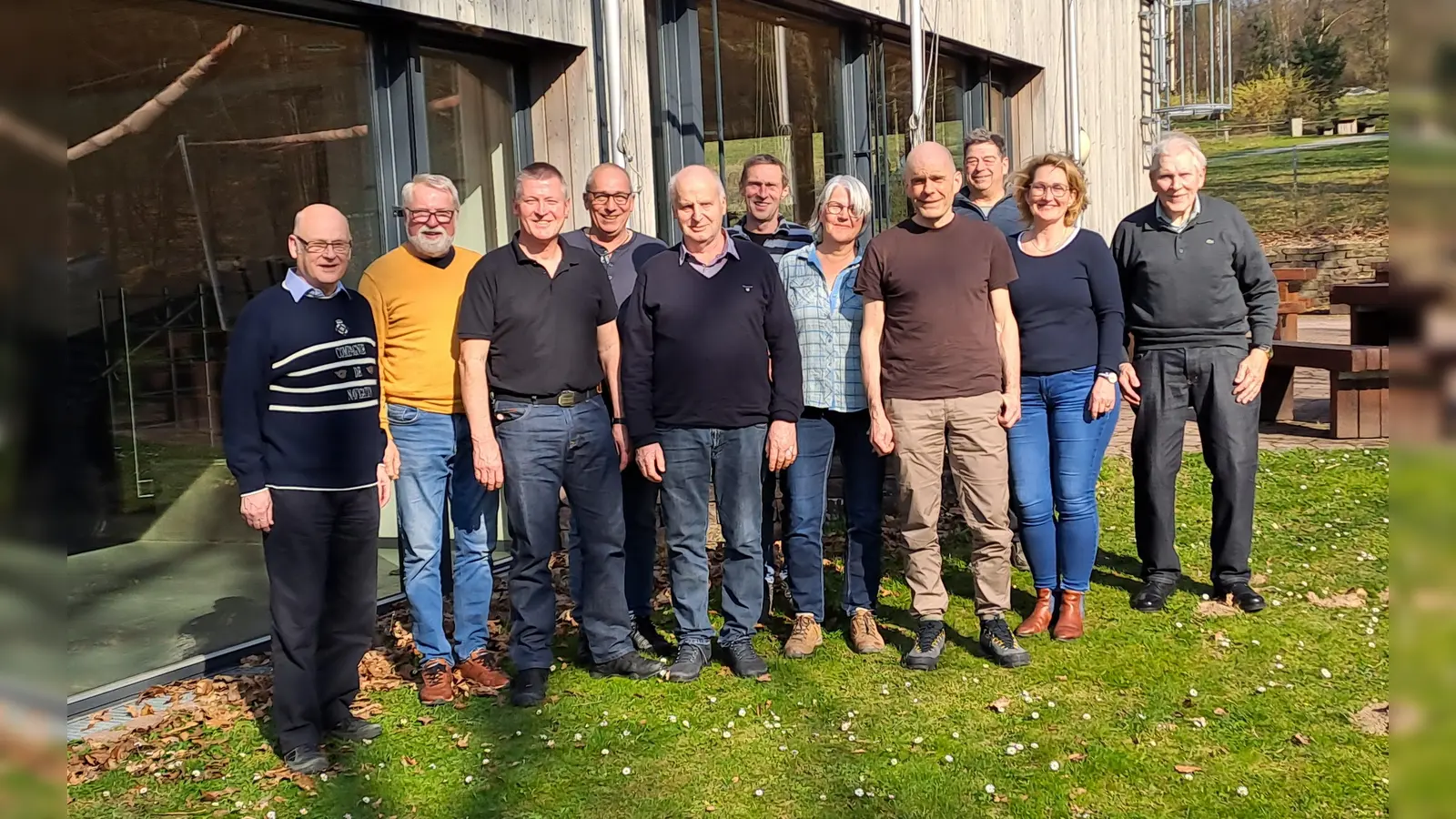 V.l.: Wolfgang Kohlmeier (Hehlen), Rolf Hesse (Neuhaus), Achim Timmermann (Kirchbrak), Dirk Pfaff (Linse), Karl-Heinz Lumma (Schönhagen), Heiner Martens (Holzminden), Annegret Martens (Holzminden), Tore Straubhaar (Höxter), Udo Ahlborn (Schönhagen), Sabine Gottschlich (Amelungsborn) und Wolfgang Peter (Silberborn). (Foto: privat)
