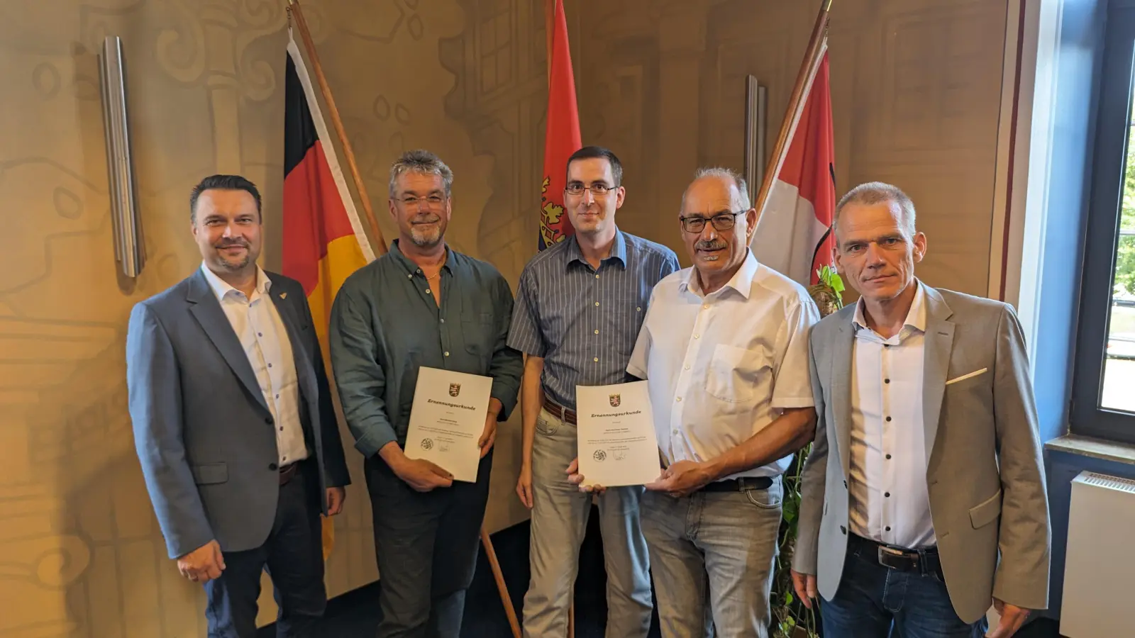 Michael König zum neuen Ortsgerichtsschöffen des Schiedsamtsbezirks Hofgeismar-Hümme ernannt.<br><br> (Foto: Stadt Hofgeismar)