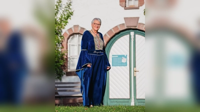 Die Regentrude (Mechthild Führ) erzählt. (Foto: Christine Bose)