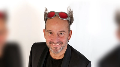 Kika TV Star Tom Lehel ist am 22. August ab 17.30 Uhr mit seinem Starkmacher-Mitmach-Programm auf der Bühne im Eggeland-Park Bad Driburg. (Foto: Tom Lehel)