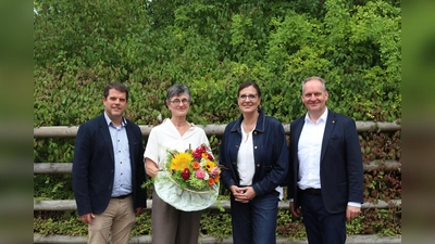 V.l.: Christian Haag, Schulleitung Laurentius-Schule; Maria Böhm, Konrektorin Laurentius-Schule; Nicole Leifeld, Fachbereichsleitung Kinder und Jugendliche; Matthias Schmidt, Geschäftsführer Caritas Wohnen gGmbH und Vorstand CWW. (Foto: privat)