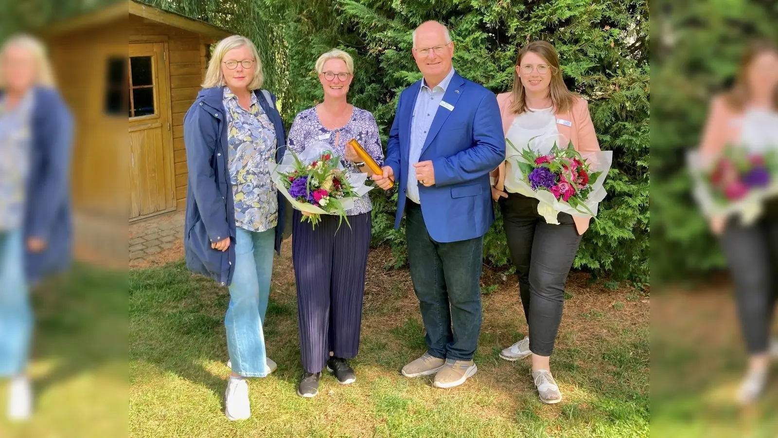 Grosse Freude herrschte bei der Staffelstabübergabe Mitte September in Scherfede (v.l.) Gemeindereferentin Christina Bolte, KiTa-Leiterin Melanie Heusipp, Träger-Geschäftsführer Detlef Müller und Theresa Braun – Interimsleiterin, die gleichzeitig KiTa-Leitung in Rimbeck ist. (Foto: privat)