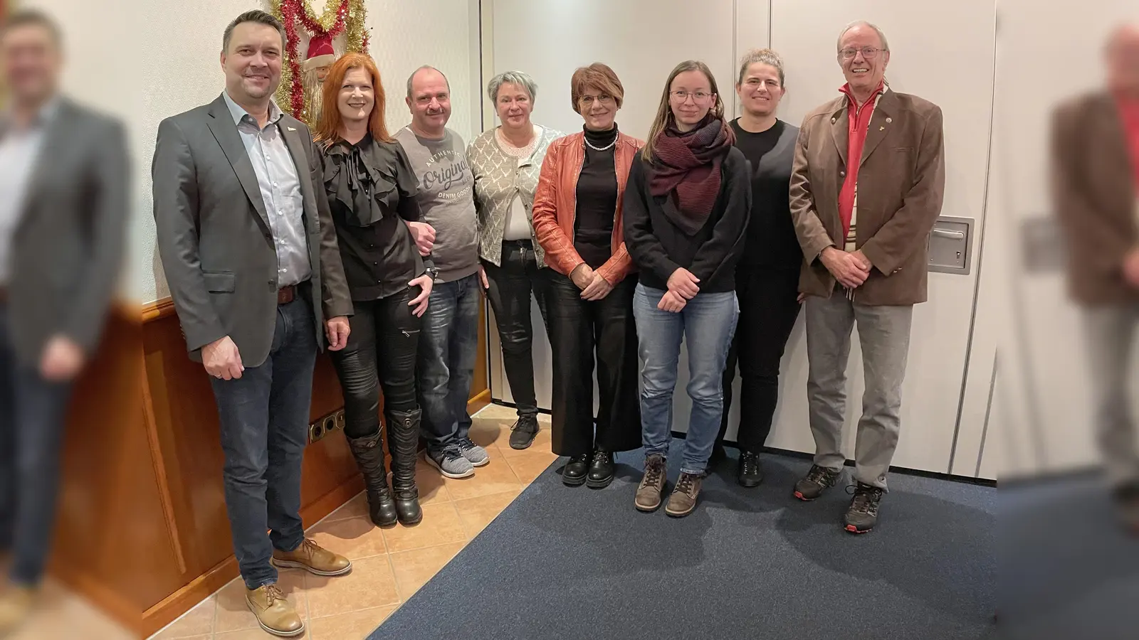 (v.l.) Bürgermeister Torben Busse mit dem neu gewählten Vorstand des Heimat- und Verkehrsvereins Hofgeismar: Kerstin Aderholz, Torsten Humburg, Elke Scheffer, Christiane Rödiger, Katharina Zeller, Manuela Greipel und Dieter Uffelmann. (Foto: HVV)