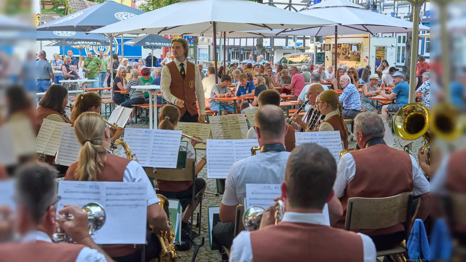 Der Musikverein Ossendorf sorgte am Freitagabend zum Auftakt für die musikalischen Begleitung. (Foto: Stefan Bönning)