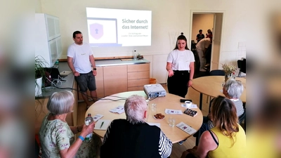 Studierende der Soziale Arbeit an der HAWK Hochschule für angewandte Wissenschaft und Kunst in Holzminden veranstalten wieder einen Mediennachmittag für Senioren und Seniorinnen (Foto: privat)