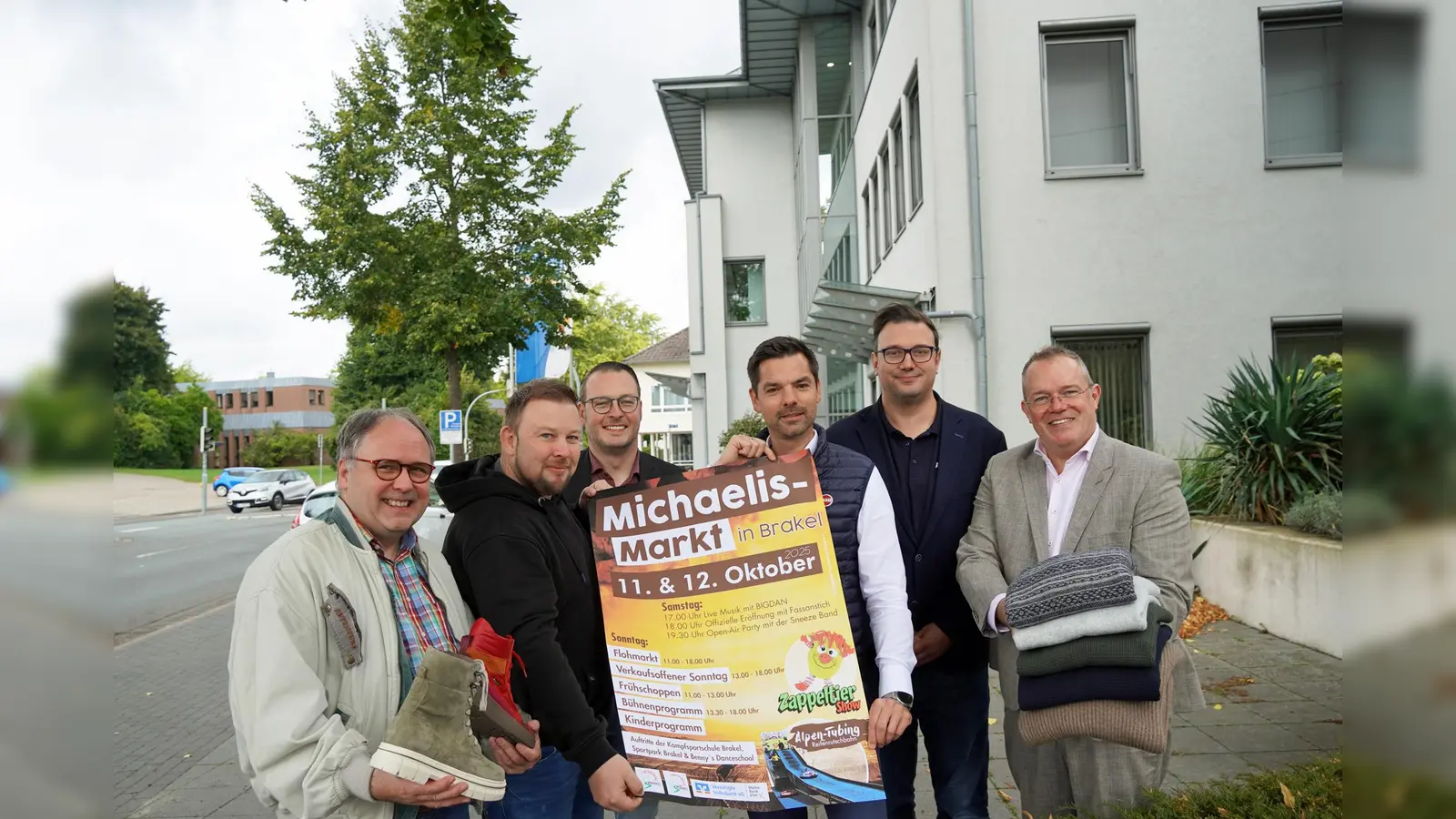 Freuen sich auf den Michaelismarkt (v.l.): Rainer Schäfers, Markus Härmens, Alexander Kleinschmidt, Thomas Albers, Andreas Tebbe und Bernhard Fischer.  (Foto: Stadt Brakel)