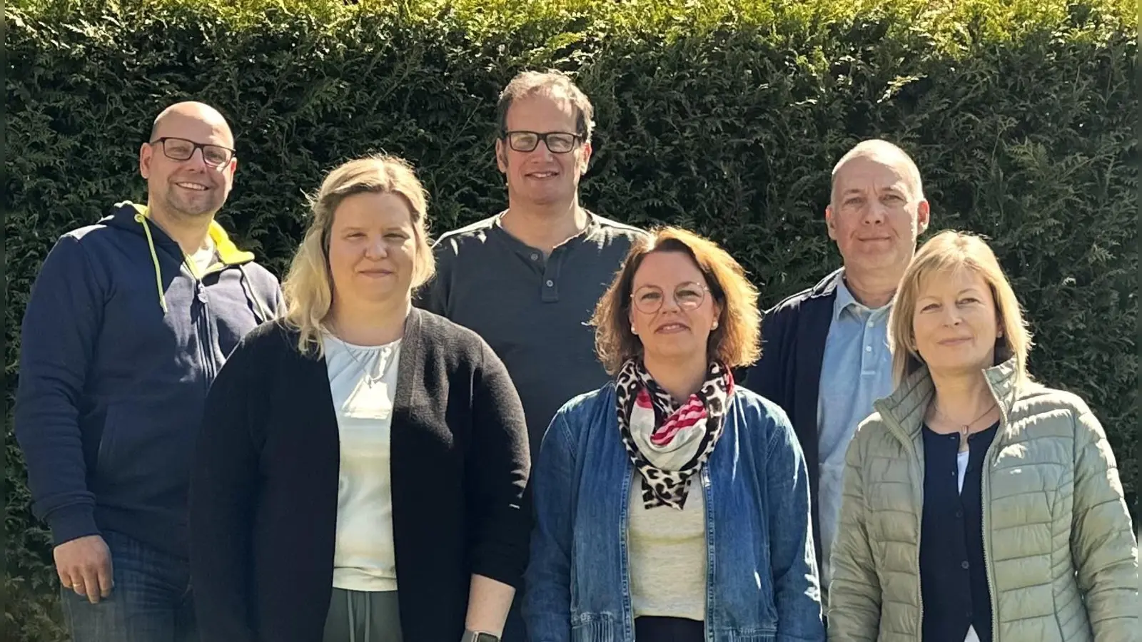 Der Vorstand von links nach rechts: Daniel Küting 1. Vorsitzender, Carola Thonemann Jugendwartin, Frank Wiemers Anlage-/ Platzwart, Ina Marten Kassiererin, Ralf Tolges 2. Vorsitzender, Sandra Wiemers Schriftführerin, es fehlen: Meikel Zinkhöfer Sportwart, Mario Planer und Norbert Müller Anlage-/ Platzwart (Foto: privat)