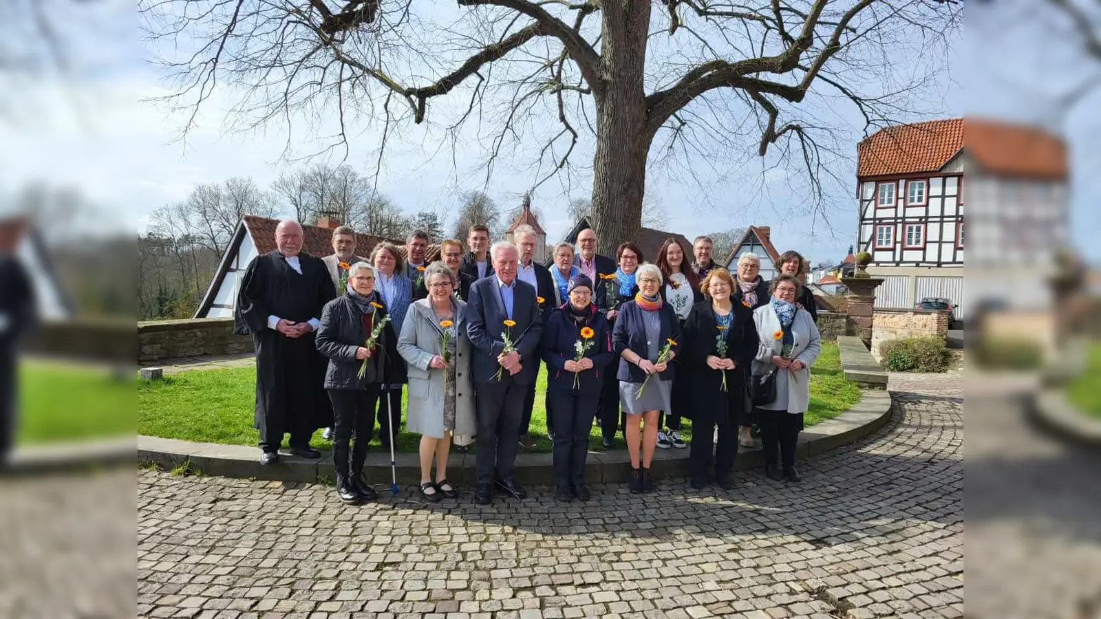 Vordere Reihe v.l.: Marina Ewe, Natalia Andres, Christian Voß, Doris Kuhlke, Adelheid Soethe, Gabriele Hillebrand-Franke, Kirsten David<br>Hintere Reihe v.l.: Pfarrer i.R. Karl-Heinz Bartsch, Karsten Viereck, Heike Bandner-Wappler, Holger Wilhelm, Heike Weinhold-Dübbert, Nikita Raith, Josef Schrader, Regina Schulte, Reinhard Becker, Birgit Dietz, Regina Friesen, Christian Wiemers, Ulrike Gehl, Pfarrerin Patrizia Müller&nbsp;<br>Auf dem Foto fehlen Wilfried Hintz und Alexandra Lohe.&nbsp; (Foto: Birgit Wiemers)