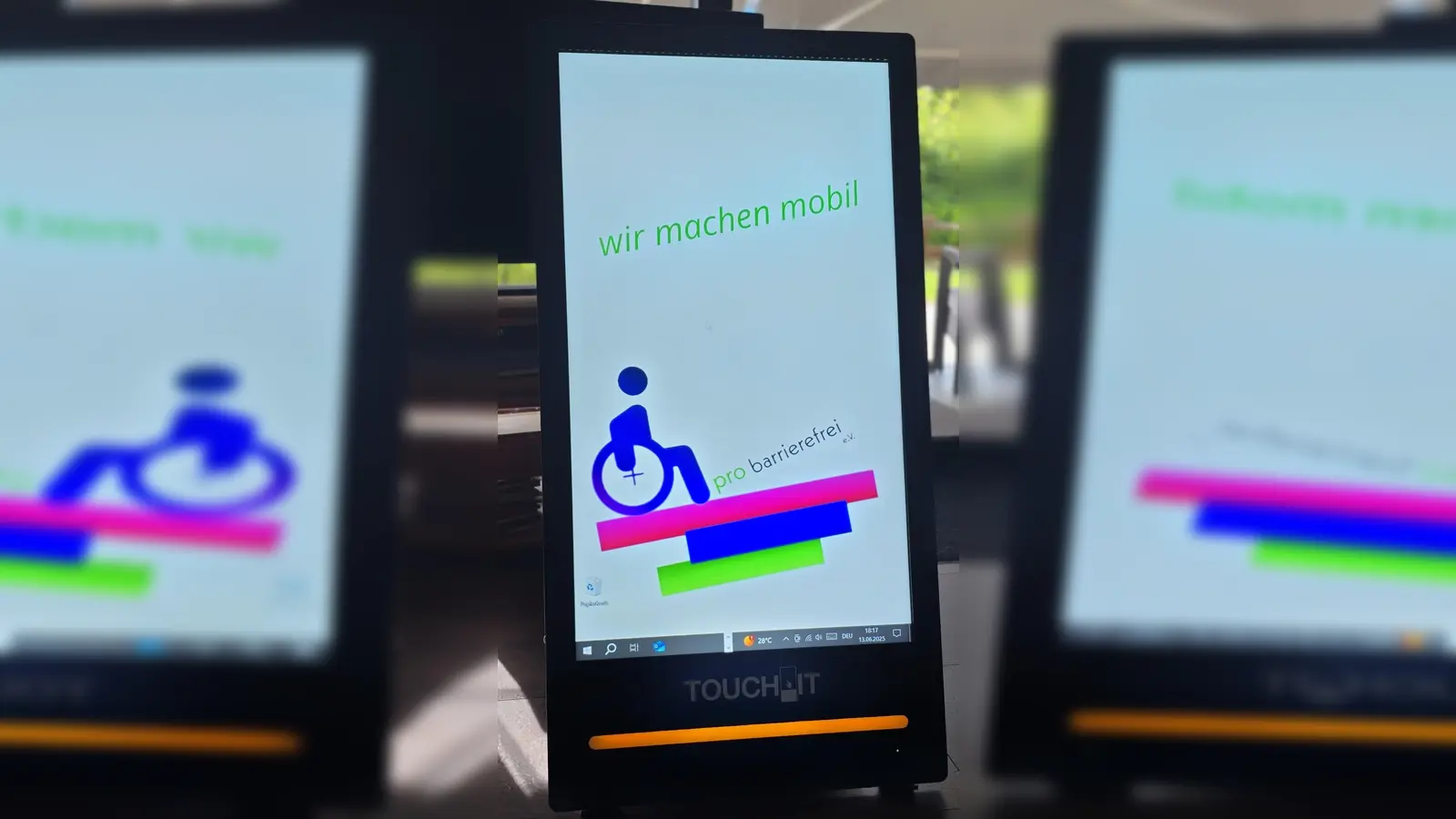 Die neue 43” Info Stele wartet auf ihre künftigen Einsätze. (Foto: privat)